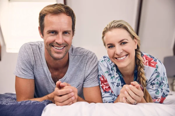 Both Woke Right Side Bed Today Portrait Beautiful Young Couple — Foto de Stock