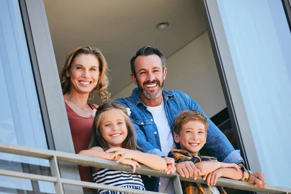 Things Looking Portrait Happy Young Family Standing Balcony Home — Foto de Stock