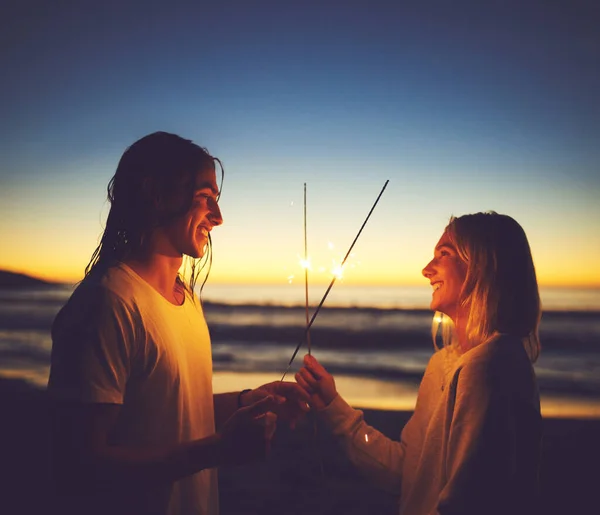 Your Light Ive Learnt How Love Young Couple Playing Sparklers — Stockfoto