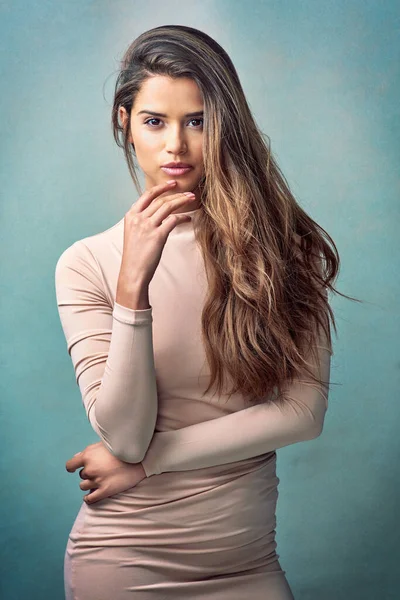Totally Irresistible Studio Portrait Attractive Young Woman Posing Green Background —  Fotos de Stock