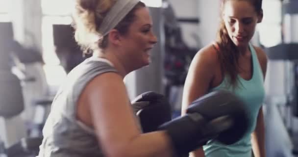 Beautiful Strong Overweight Woman Boxing Training Exercising Gym Gyming Instructor — Stockvideo