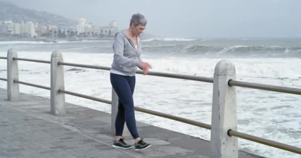 Fitness Active Exercise While Stretching Running Jogging Seaside Promenade Sporty — Vídeo de Stock