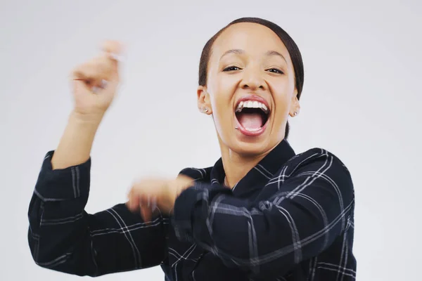 Приєднуйтесь Божевілля Студійний Знімок Привабливої Молодої Жінки Виглядає Весело Танцює — стокове фото