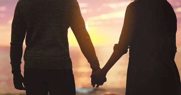 True Love Sunset Rearview Shot Unrecognizable Affectionate Couple Holding Hands — Stock Photo, Image