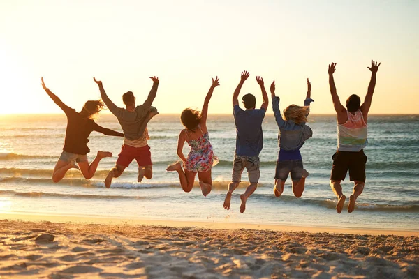 Jump Let Sea Set You Free Rearview Shot Group Young – stockfoto