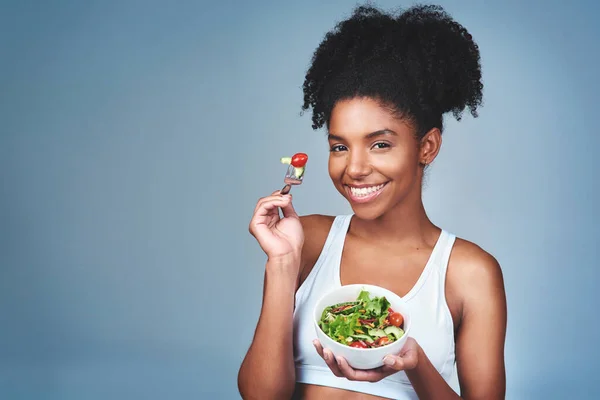 Want Some Goodness Studio Shot Attractive Young Woman Eating Salad — Fotografia de Stock