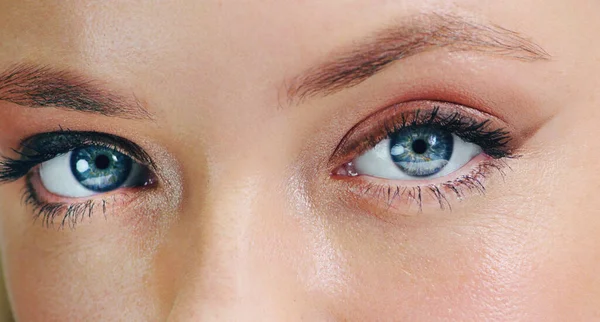 Неё Внушительные Глаза Крупный План Красоты Молодого Женского Глаза — стоковое фото