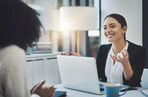 She Brings Confidence Her Every Meeting Two Businesswomen Having Discussion — Stock Photo, Image