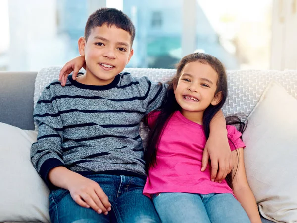 Sibling Love All Time High Portrait Two Adorable Young Siblings — 스톡 사진