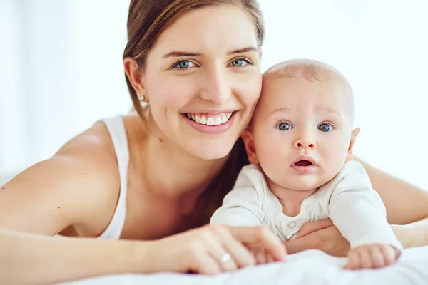 Portrait Happy Loving Mother Bonding Her Cute Baby Boy Home — Stockfoto