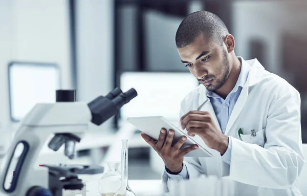 Laboratory Scientist Science Professional Tablet Writing Recording Medical Research Innovation — Foto de Stock