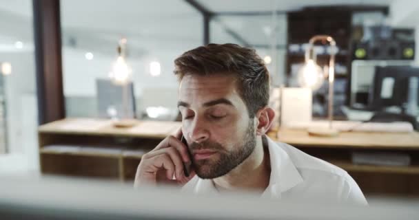 Stressed Busines Man Talking Phone Call Looking Worried Tense Modern — Video