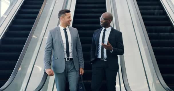 Smiling Diverse Businessmen Escalator Standing Talking Coming Way Conference Professional — Stock video