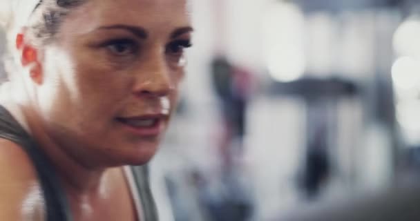 Active Real Woman Hitting Punching Bag Real Life Gym Lose — Vídeo de stock