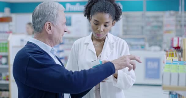 Senior Patient Talking Pharmacist Medication Asking Help Decision Pharmacy Medicine — Vídeo de stock