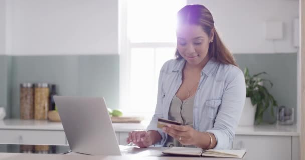 Woman Shopping Online Doing Credit Card Payment Laptop Looking Happy — Stock video