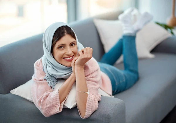 Soft Sofas Sweet Smiles High Angle Portrait Attractive Young Woman — Foto Stock