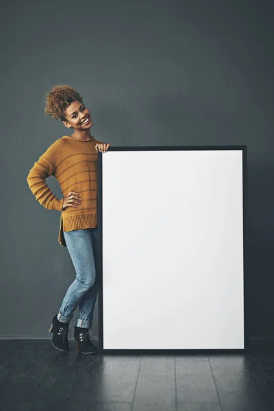Young Woman Holding Showing Empty Blank Sign Voicing Idea Advertisement — Stockfoto