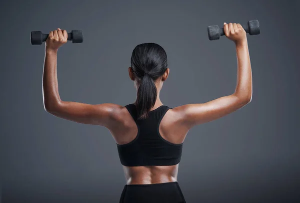 Tone Those Arms Studio Shot Sporty Young Woman Lifting Weights — Stok fotoğraf