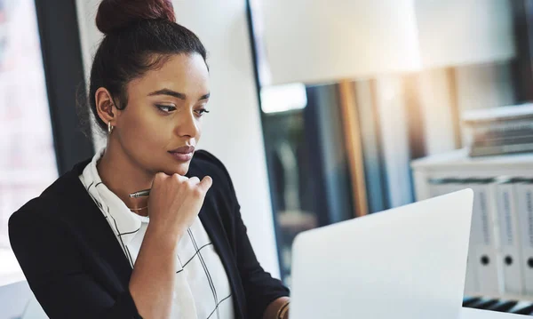 Success Focused Young Businesswoman Using Laptop Modern Office — Fotografia de Stock