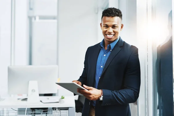 Technology Keeps Front Business Game Portrait Young Businessman Using Digital — Stockfoto