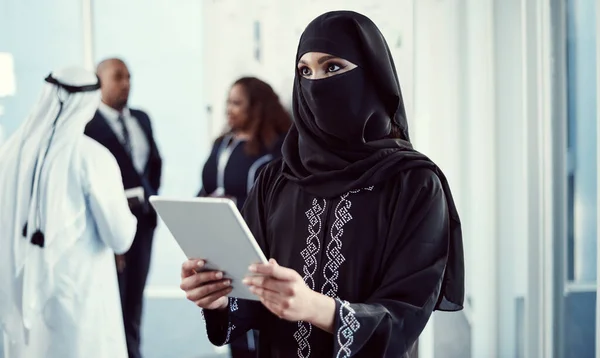 Shes Got Some Big Ideas Attractive Young Arabic Businesswoman Working — Foto de Stock