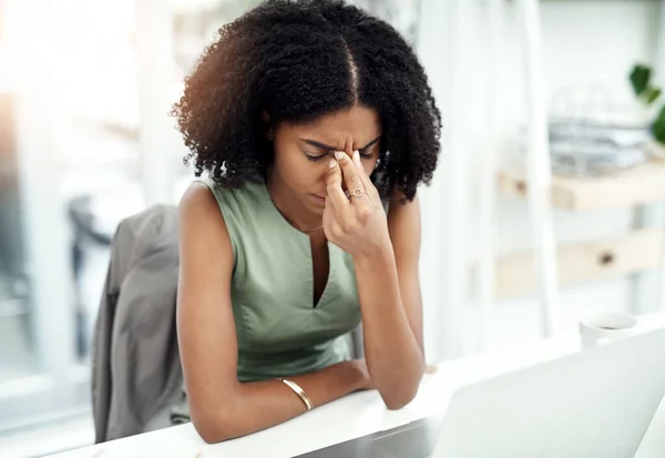 Giving Headache Attractive Young Businesswoman Suffering Headache While Sitting Her — Foto Stock