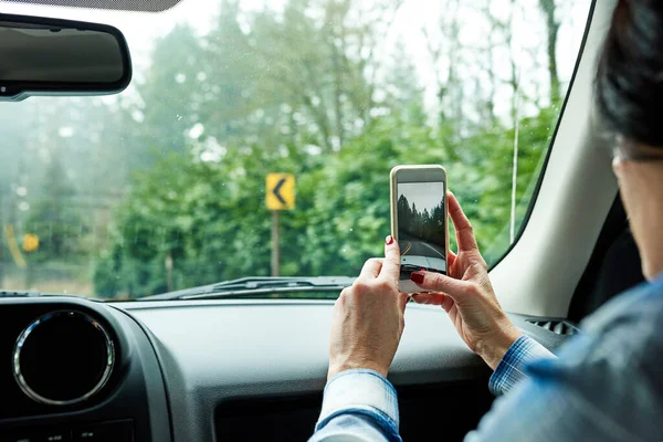 Taking Pictures Way Passenger Taking Pictures While Out Road Trip — Stockfoto