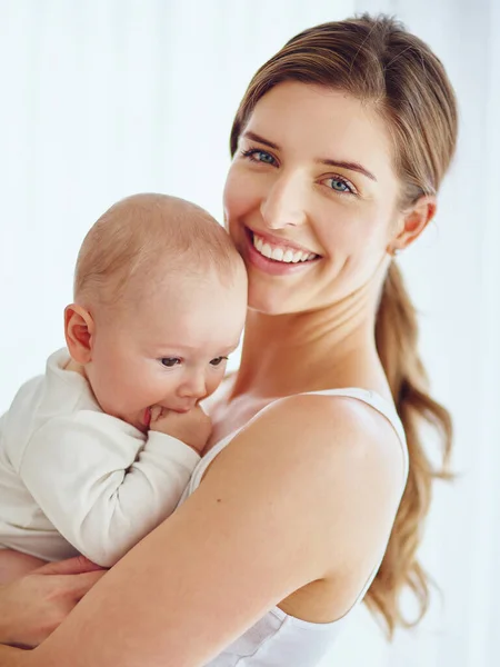 Mother Bonding Baby Boy Smiling Enjoying Family Time Room Home — Stockfoto