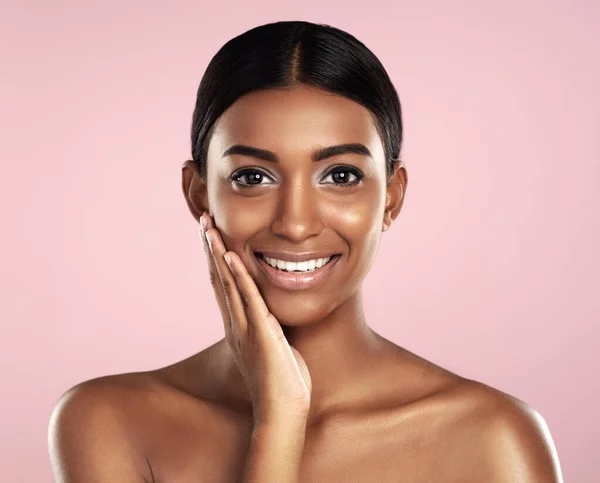 Makeup Who Needs Studio Portrait Beautiful Young Woman Posing Pink — Foto Stock