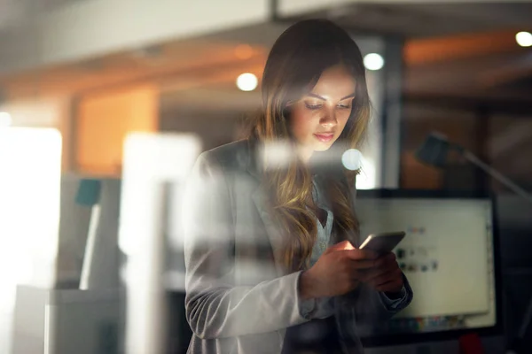 Business Woman Reading Message Phone Checking Notifications Browsing Online Cab — 图库照片