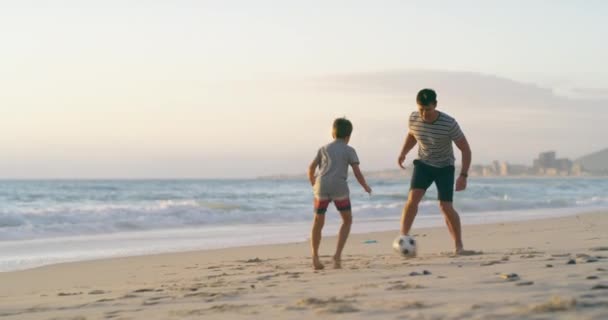Father Son Brother Playing Soccer Ball Beach Bonding Family Sea — Vídeo de stock