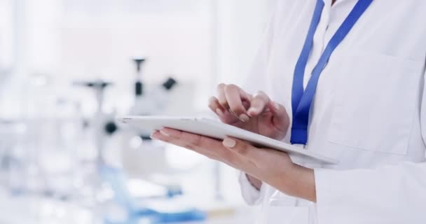 Tablet Hands Scientist Medical Research Professional Healthcare Professional Science Lab — Video