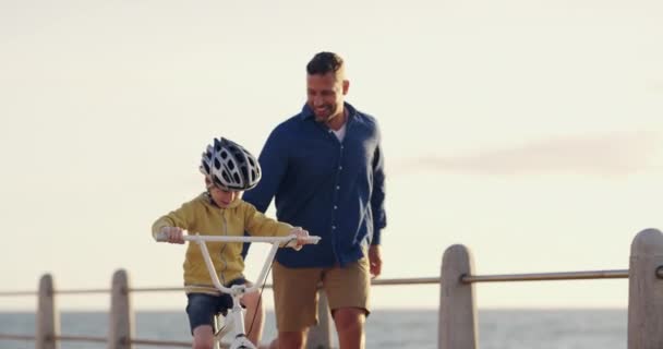 Learning Bicycle Proud Dad Teaching His Young Son Ride While — Stockvideo