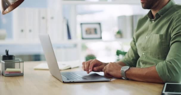 Closeup Modern Businessman Hands Typing Working His Laptop His Casual — Stock videók
