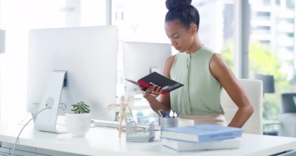 Secretary Admin Assistant Female Entrepreneur Reading Notes Typing Her Computer — Vídeo de stock