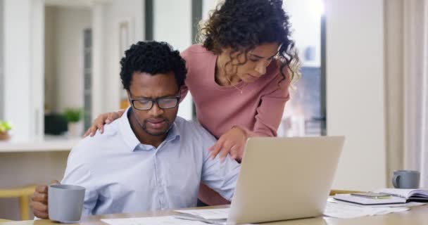 Stressed Couple Laptop Looking Debt Finance Paper Work Trouble Paying — Stock videók