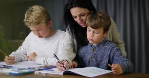 Mother Helping Boys Homework Assignment Teaching Learning Homeschool Son Little — Vídeo de stock
