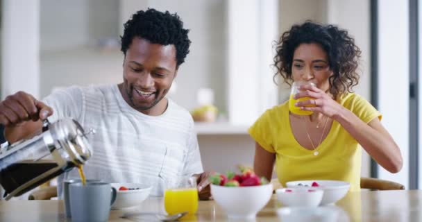 Happy Carefree Love Young Couple Eating Breakfast Bonding Enjoying Time — Stock video