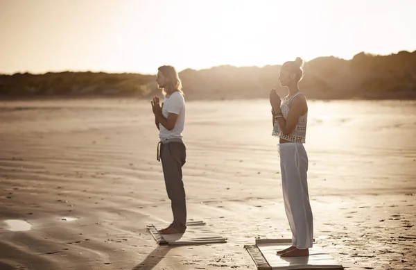 Path Inner Peace Yoga Young Couple Practising Yoga Together Beach — Stok fotoğraf