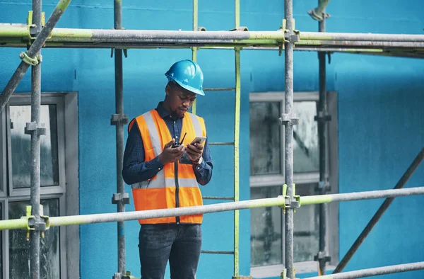 Male Construction Worker Working Checking Digital Building Plan Phone Busy — Foto de Stock