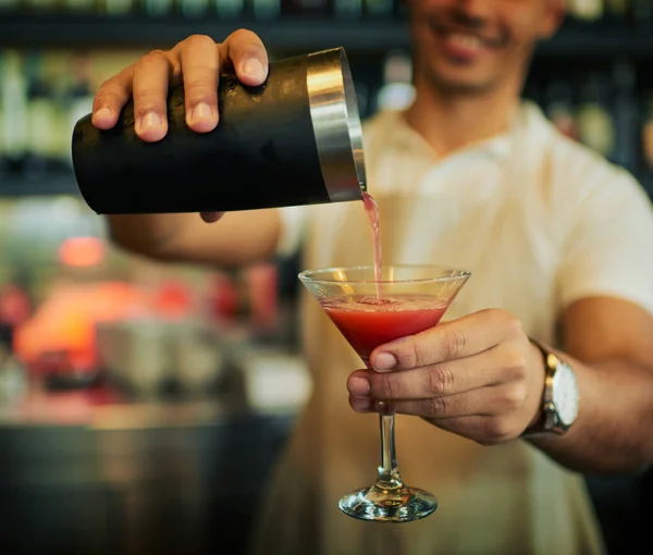 Keep Pouring Those Drinks Unrecognizable Barman Pouring Drink Fancy Glass — Stockfoto