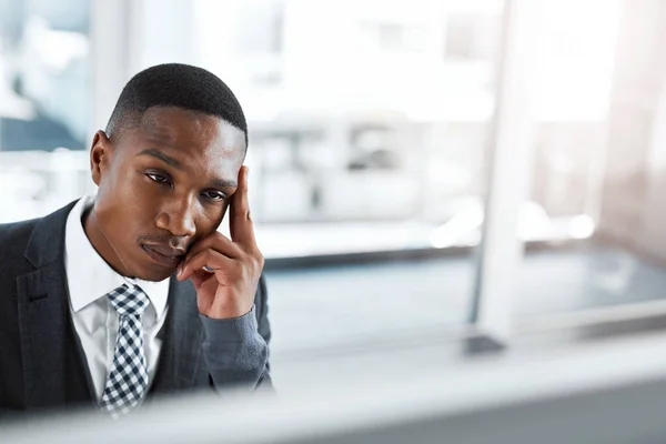 Email All Dread Getting Young Businessman Experiencing Stress While Working —  Fotos de Stock