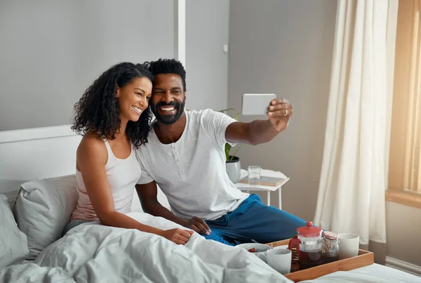Lets Take Selfie Our Breakfast Bed Cropped Shot Young Attractive — Fotografia de Stock