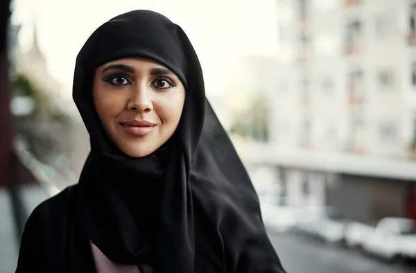 Business Success Cropped Portrait Attractive Young Businesswoman Dressed Islamic Traditional — Fotografia de Stock