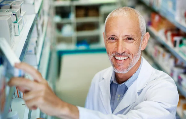 Value Your Health All Portrait Mature Pharmacist Doing Inventory Pharmacy — Fotografia de Stock