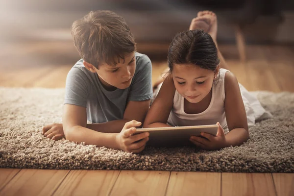 Digitizing Playtime Adorable Brother Sister Using Digital Tablet Together Floor — Photo