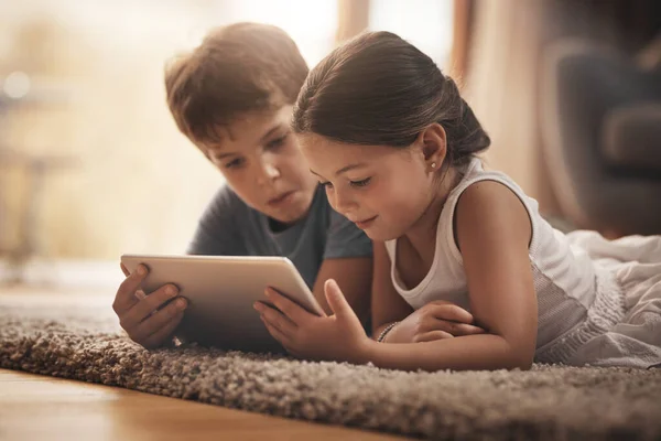 Navigating New World Technology Adorable Brother Sister Using Digital Tablet — Stock Fotó