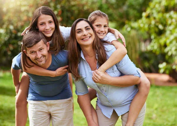 Alright Going Portrait Cheerful Young Mother Father Giving Daughters Piggyback — Stockfoto