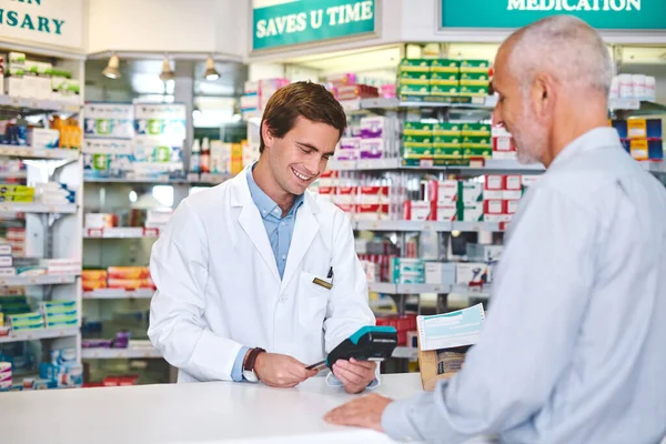 Straight Budget Handsome Young Male Pharmacist Helping Customer Pharmacy — Stock Fotó